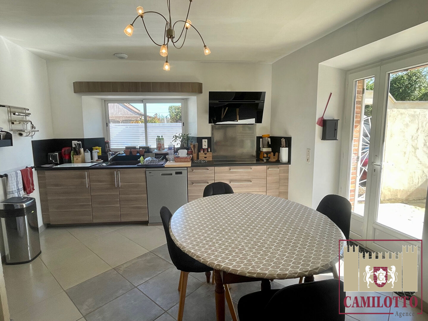 Photo PROCHE DE NOGENT LE ROI - BELLE PROPRIETE ANCIENNE ENTIEREMENT RENOVEE AVEC GOÛT . image 6/6