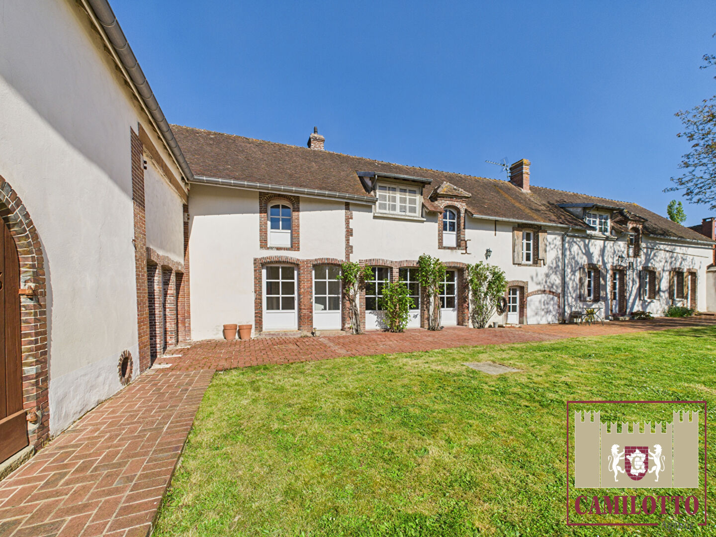 Photo 13 MINUTES DE HOUDAN - BELLE PROPRIETE RESTAUREE image 2/6