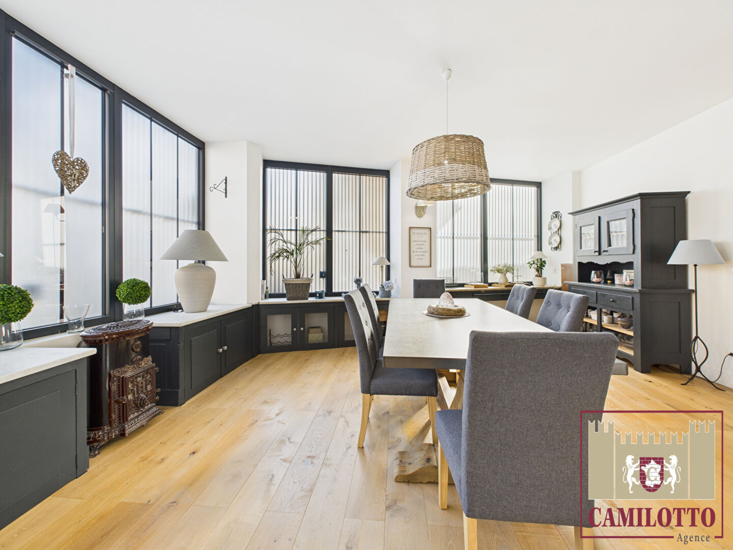 Photo NOGENT LE ROI - MAGNIFIQUE PROPRIETE RENOVEE AVEC GOÛT image 3/6