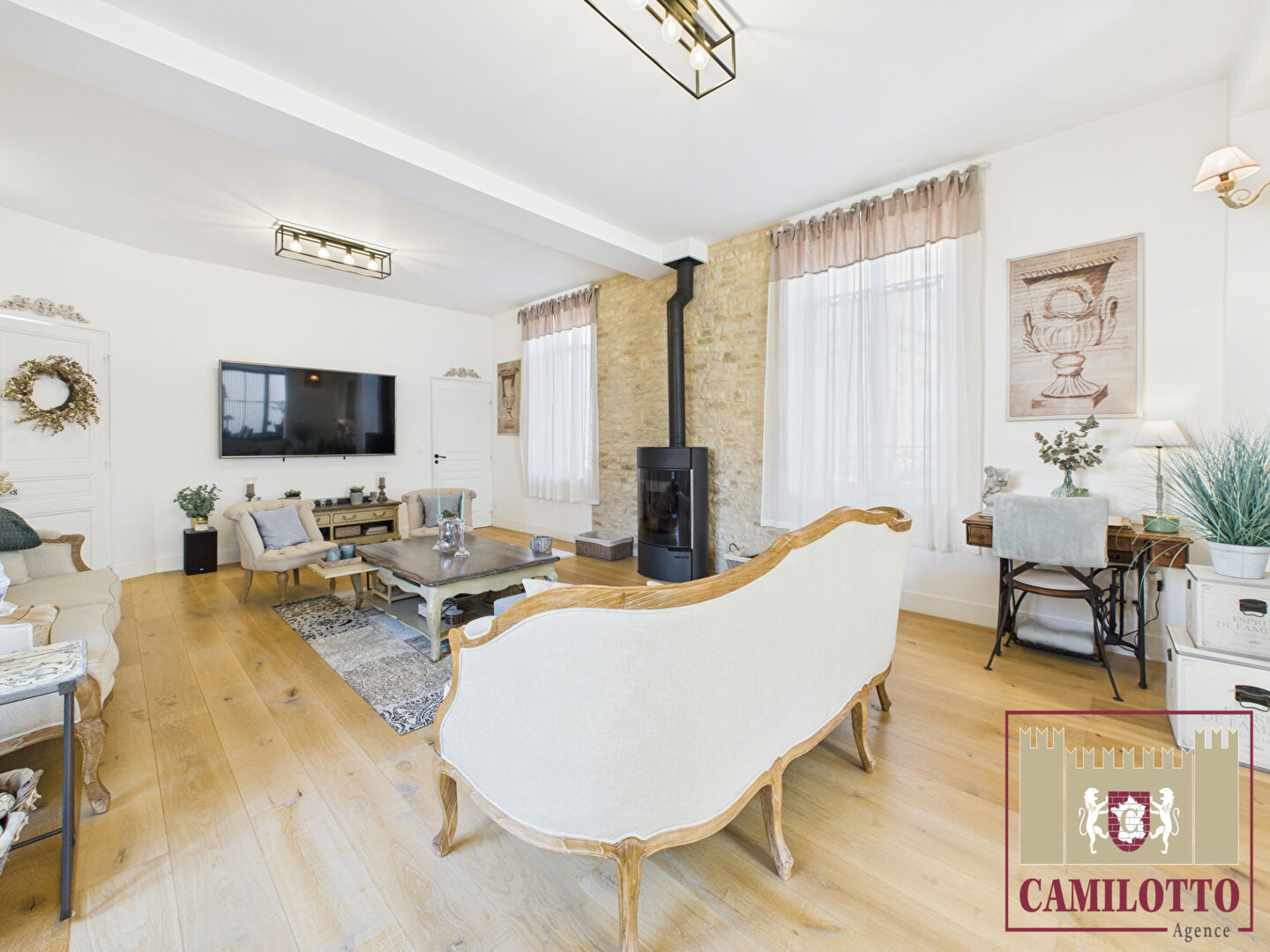 Photo NOGENT LE ROI - MAGNIFIQUE PROPRIETE RENOVEE AVEC GOÛT image 4/6