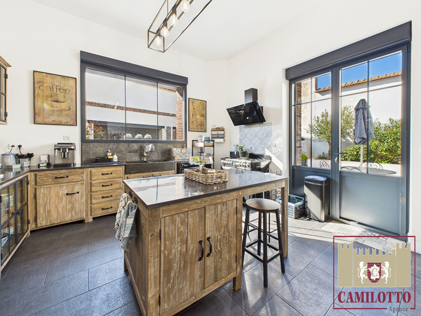 Photo NOGENT LE ROI - MAGNIFIQUE PROPRIETE RENOVEE AVEC GOÛT image 6/6