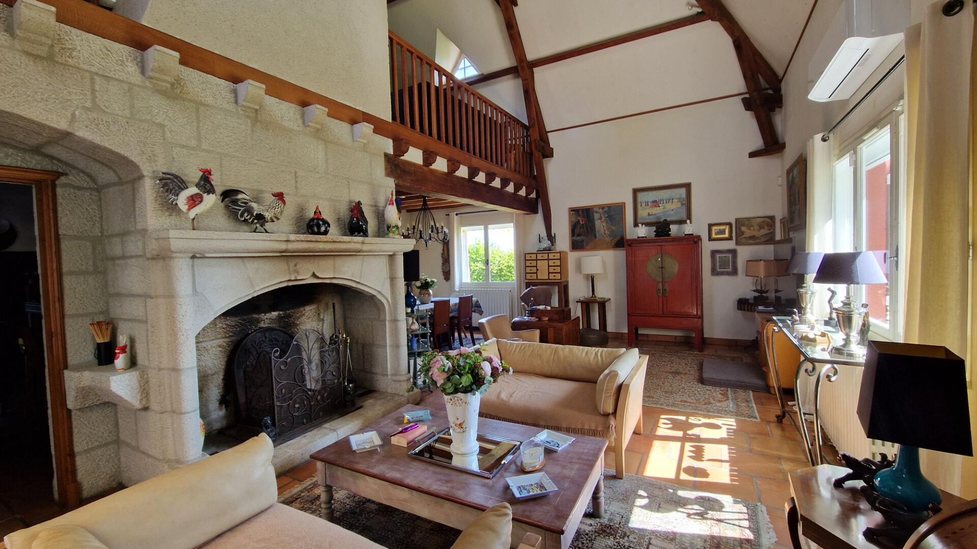 Photo Entre MAINTENON et CHARTRES : Maison Familiale traditionnelle  de 7 pièces de  209 m² image 4/6