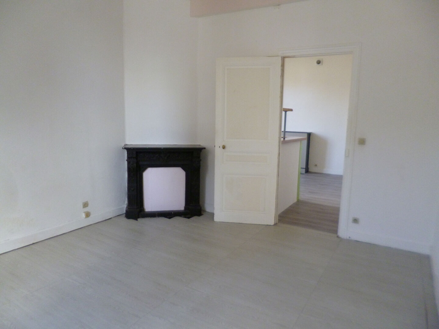 APPARTEMENT F2 -  CENTRE VILLE DE NOGENT LE ROI - A 10 MINUTES D'EPERNON.