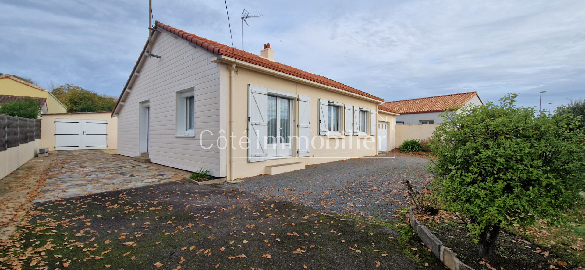 Maison de plain-pied à proximité immédiate du bourg  Saint-Michel