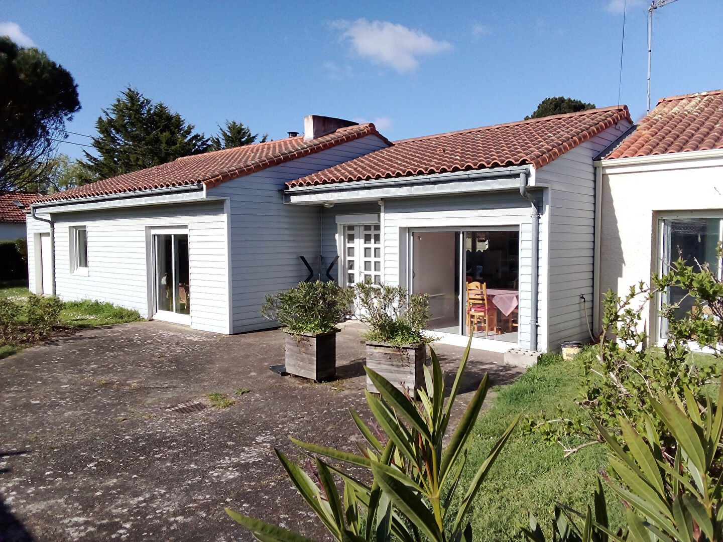 Photo LES MOUTIERS - HYPER CENTRE image 1/6
