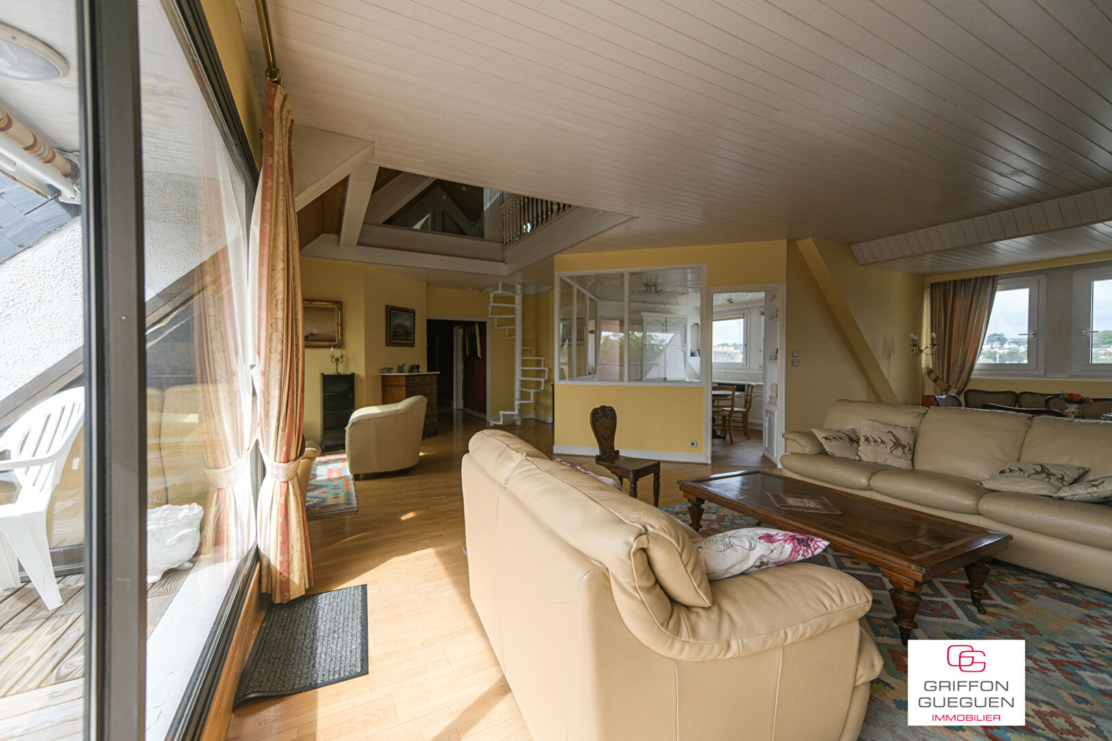 Photo Quimper centre ville, authentique duplex de 162m² habitable avec ascenseur. image 5/6