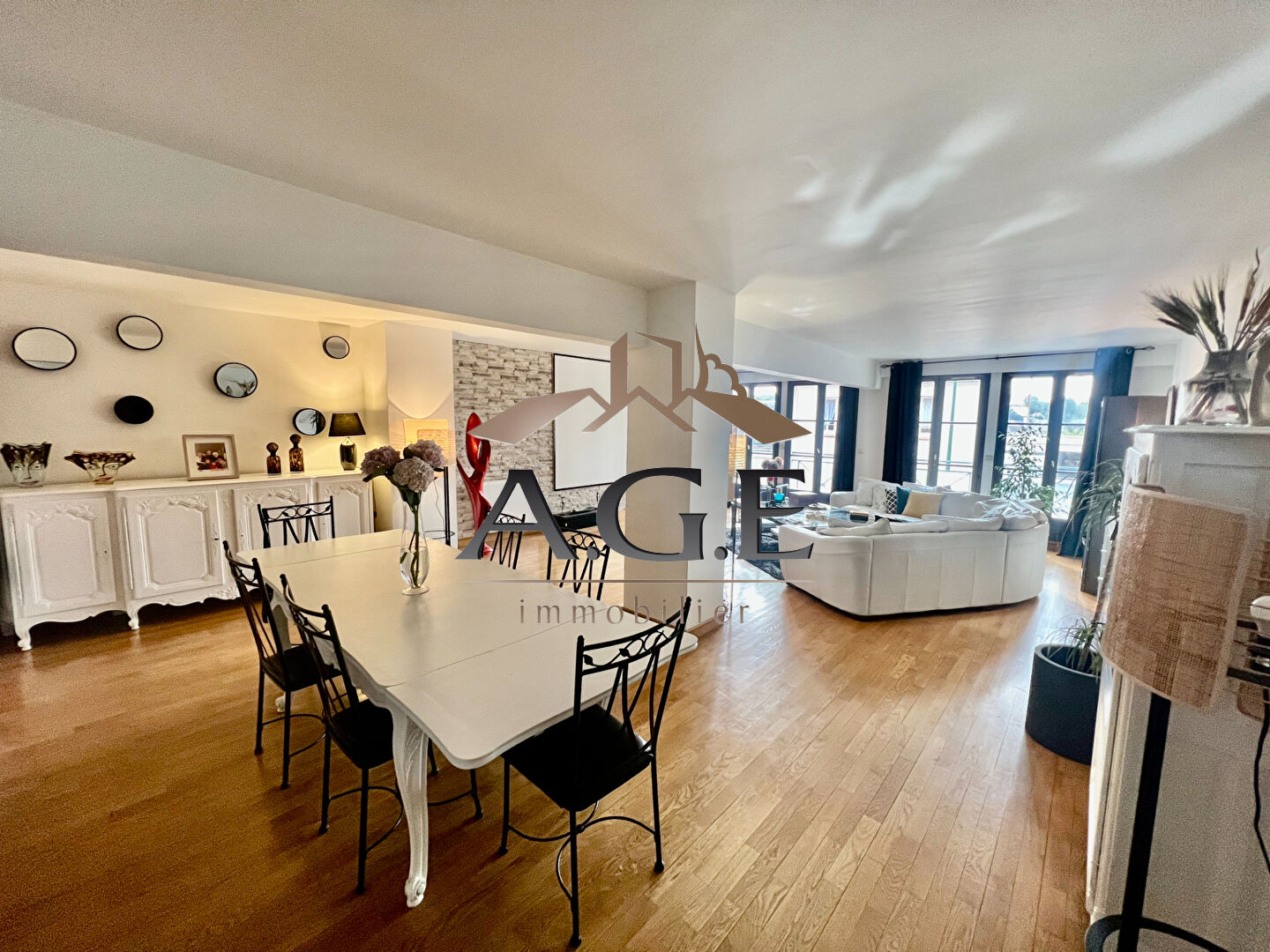 Photo EPERNON  LOFT: 6 pièces 180 m2 image 2/6