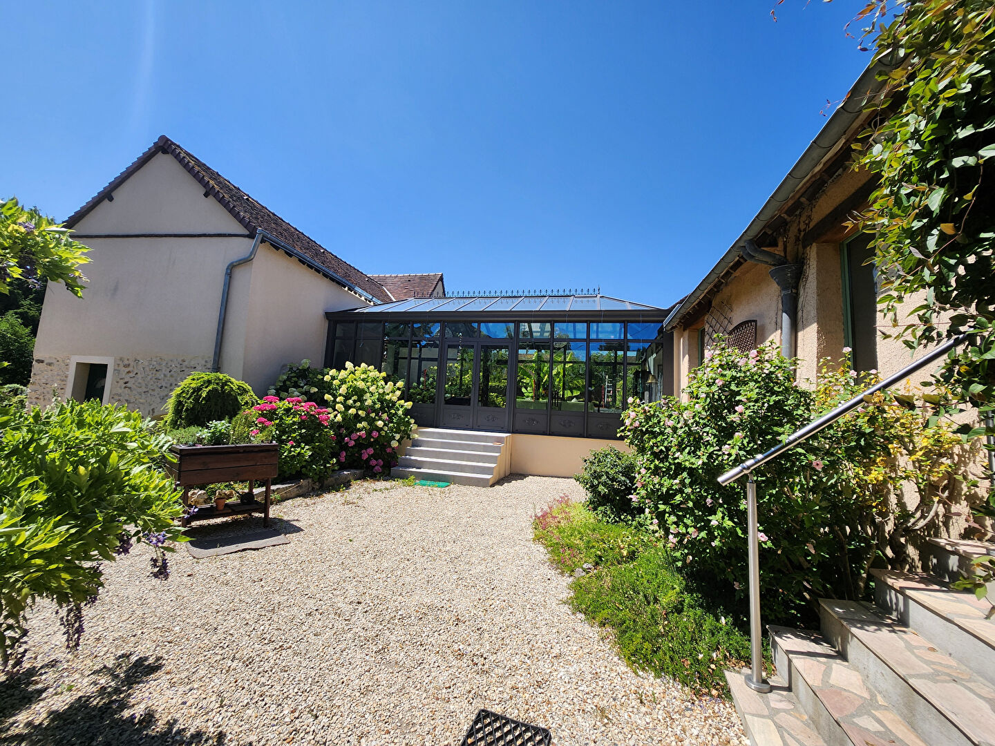 Photo Maison Proche Rambouillet 7 pièce(s) 230 m2, bordée par canal image 1/6