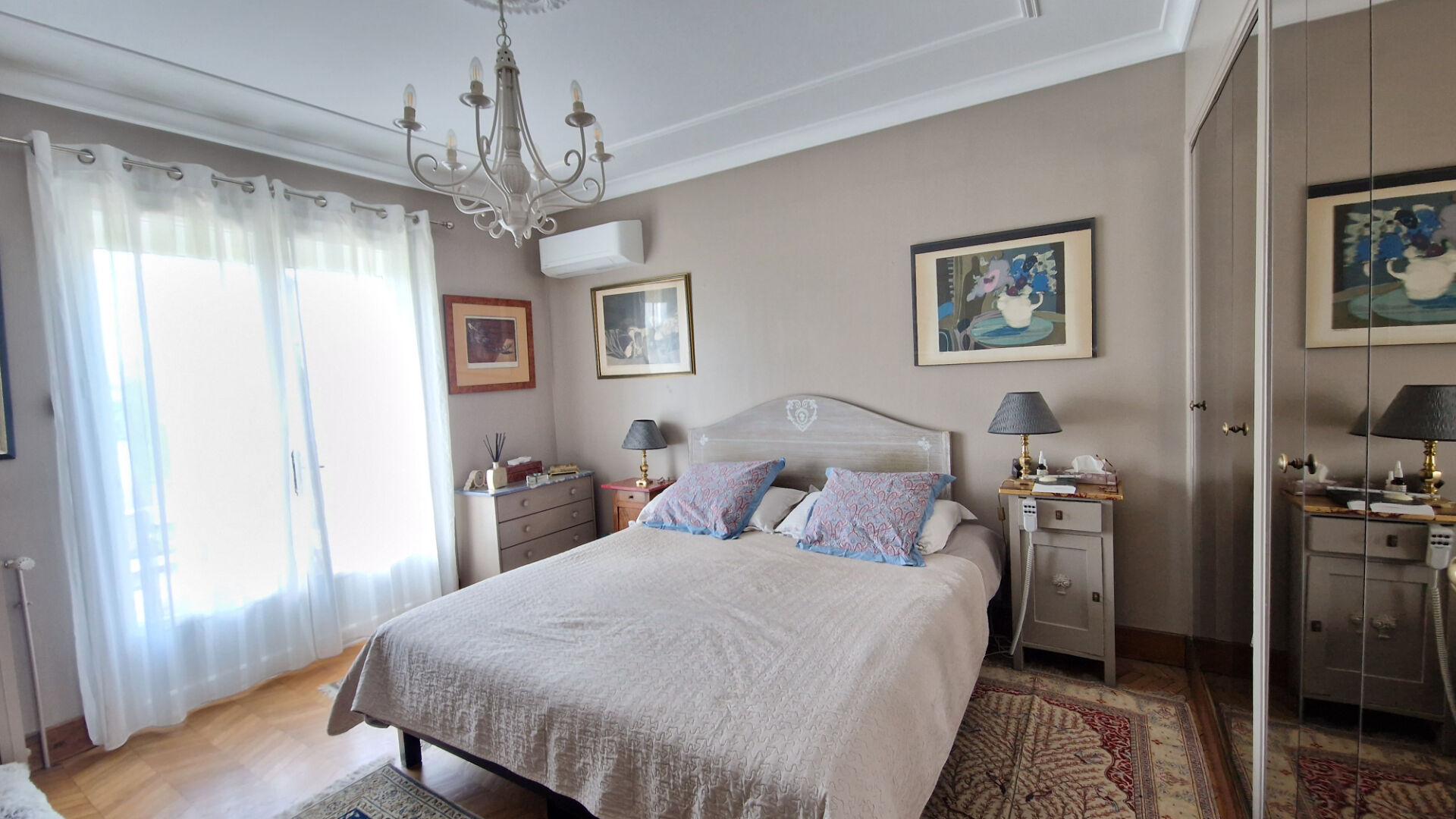 Photo Entre MAINTENON et CHARTRES : Maison Familiale traditionnelle  de 7 pièces de  209 m² image 6/6