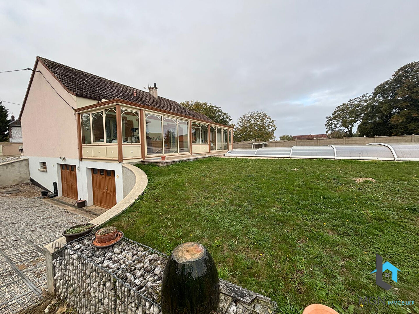 Photo Maison plain pied sur sous-sol total - proche NOGENT LE ROI image 1/6