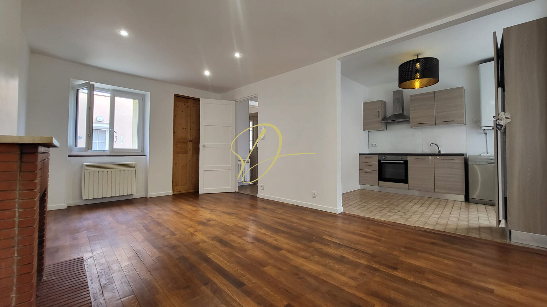 Photo Maison de ville + terrasse et place de parking, EPERNON image 1/6