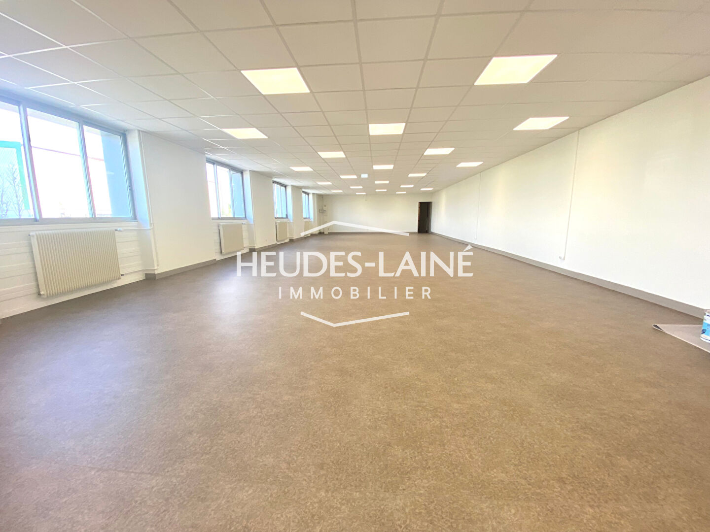 Photo A LOUER : SAINT HILAIRE DU HARCOUET - Local Commercial image 3/6