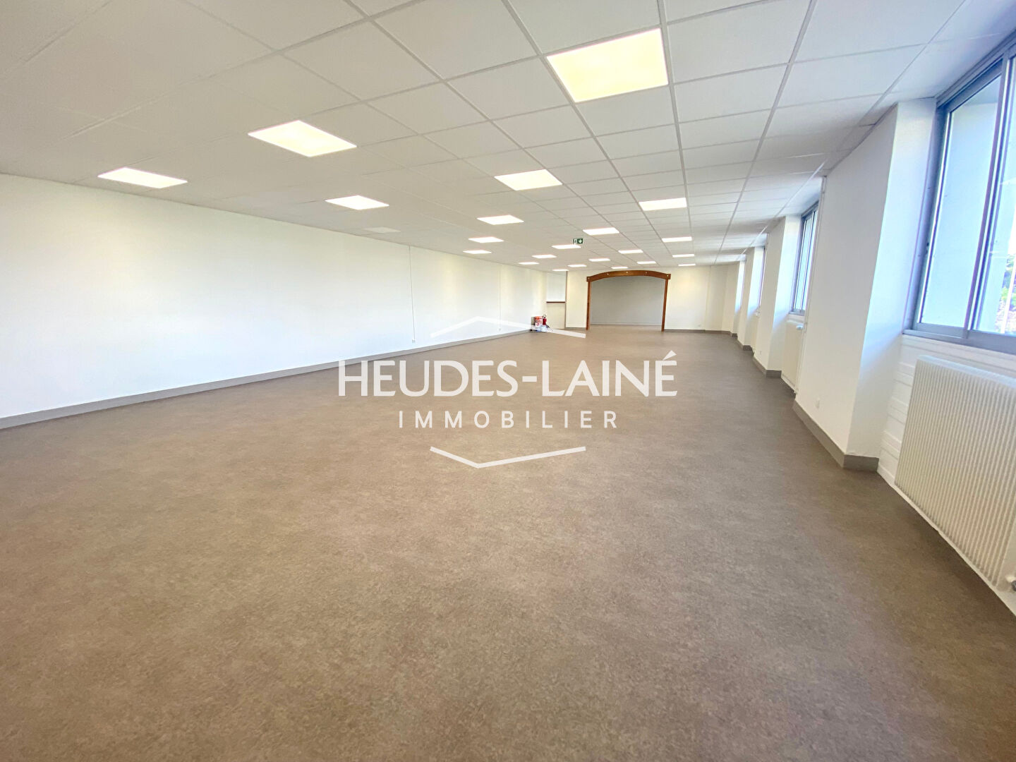 Photo A LOUER : SAINT HILAIRE DU HARCOUET - Local Commercial image 4/6