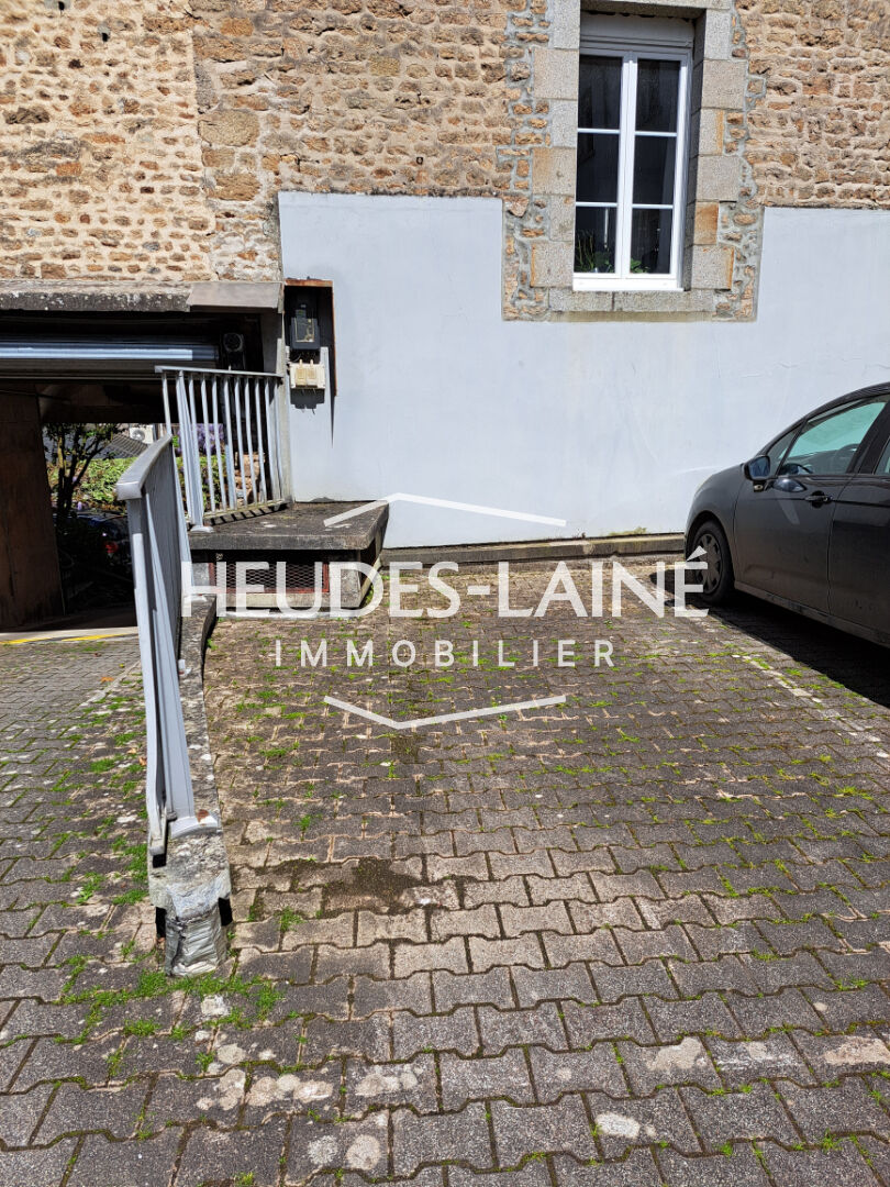 A LOUER : AVRANCHES - Un emplacement de parking