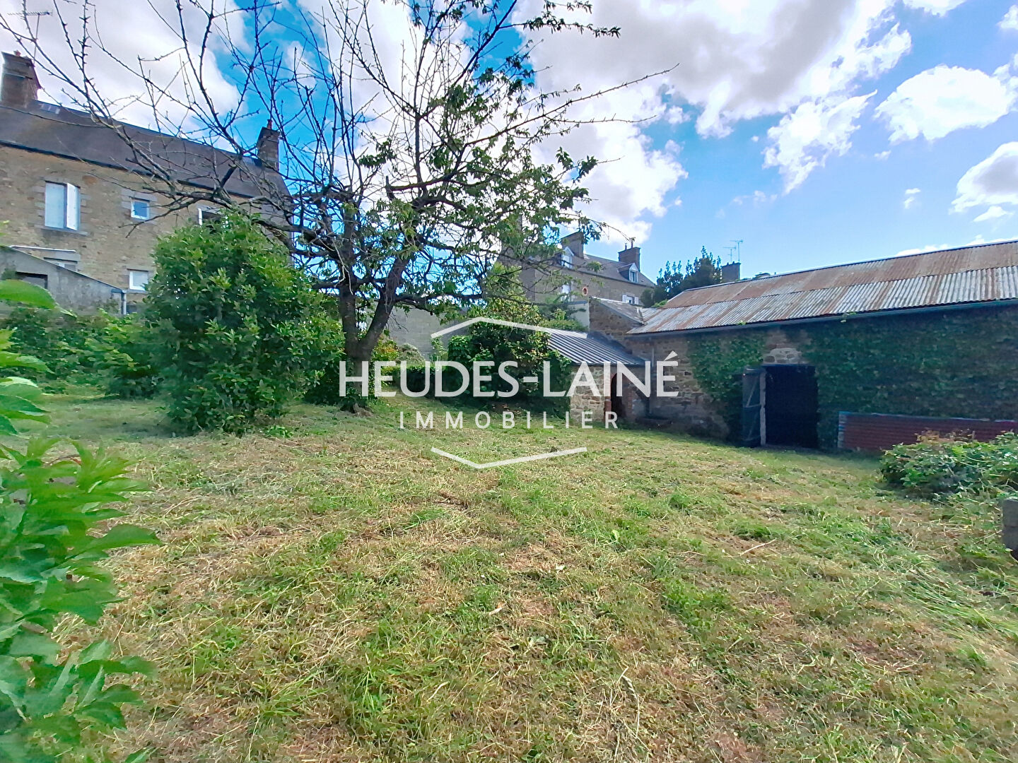 Maison  5 pièces 107m²  - Garages et dépendances - 50300 AVRANCHES