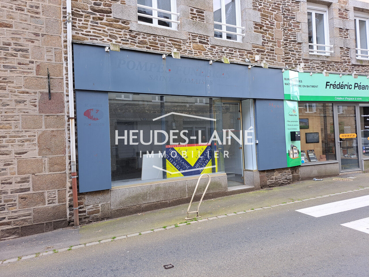 Photo Local commercial Saint James 45 m2 image 2/3