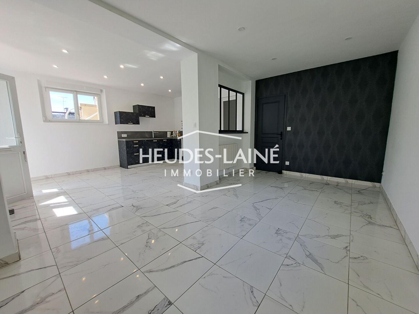 Photo A LOUER : MORTAIN - F2- Non meublé image 3/6