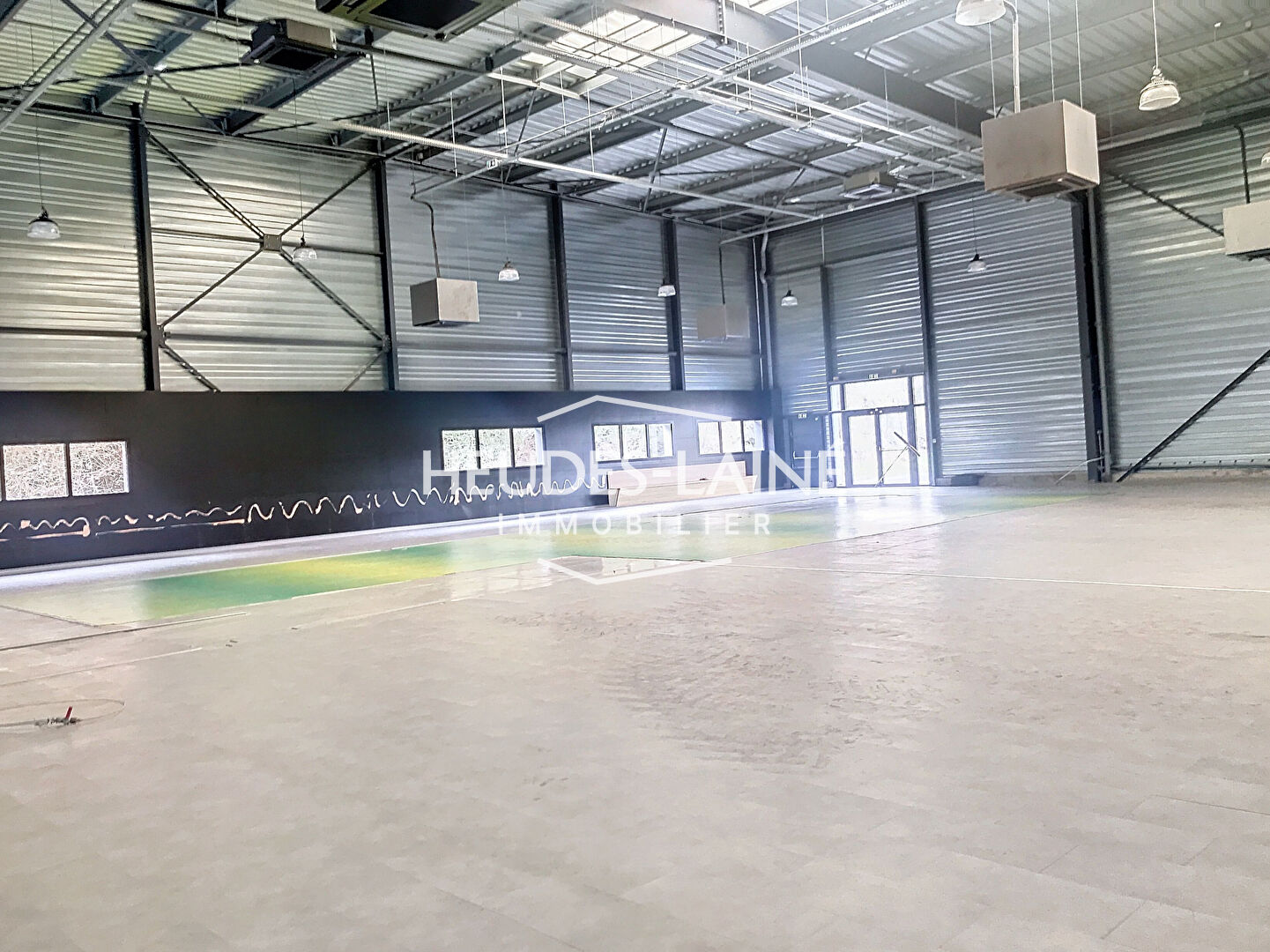 Photo Local d'activité 970 m2 image 2/6