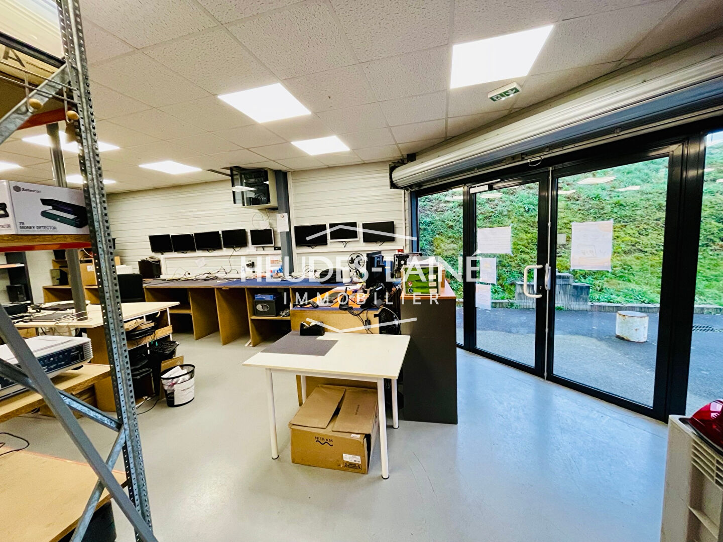 Photo A LOUER : LE VAL SAINT PERE- LOCAL COMMERCIAL image 3/6