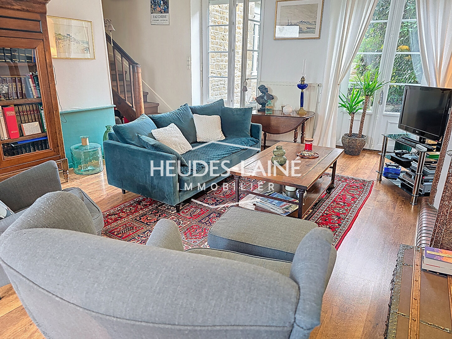 Photo Charmante Maison Familiale en Pierre avec Jardin Arboré - AVRANCHES - Centre ville image 1/6