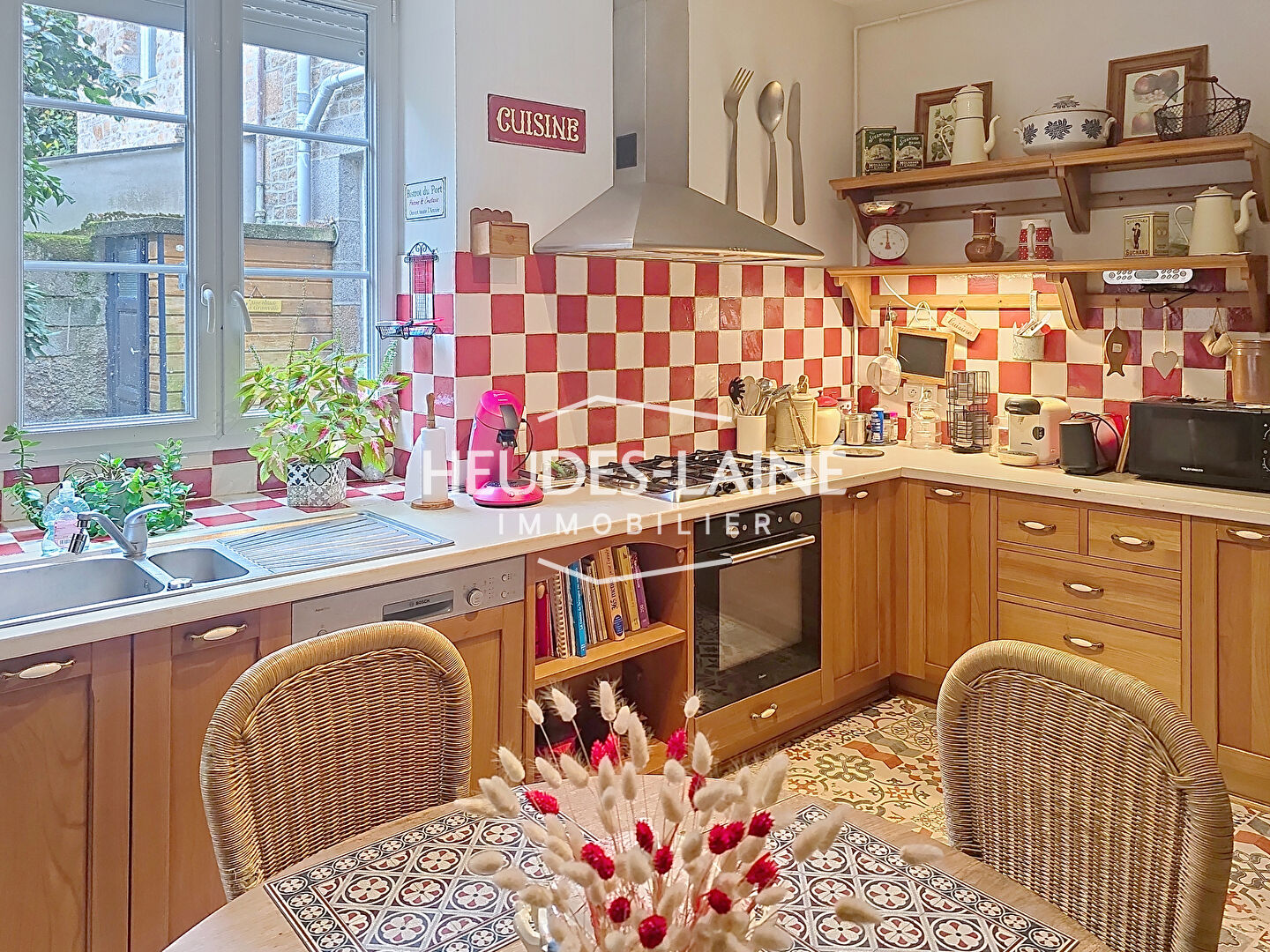 Photo Charmante Maison Familiale en Pierre avec Jardin Arboré - AVRANCHES - Centre ville image 5/6