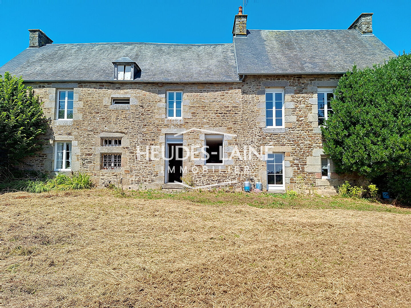 Manoir XVIème siècle + dépendances  Montgothier 50540 ISIGNY-LE-BUAT