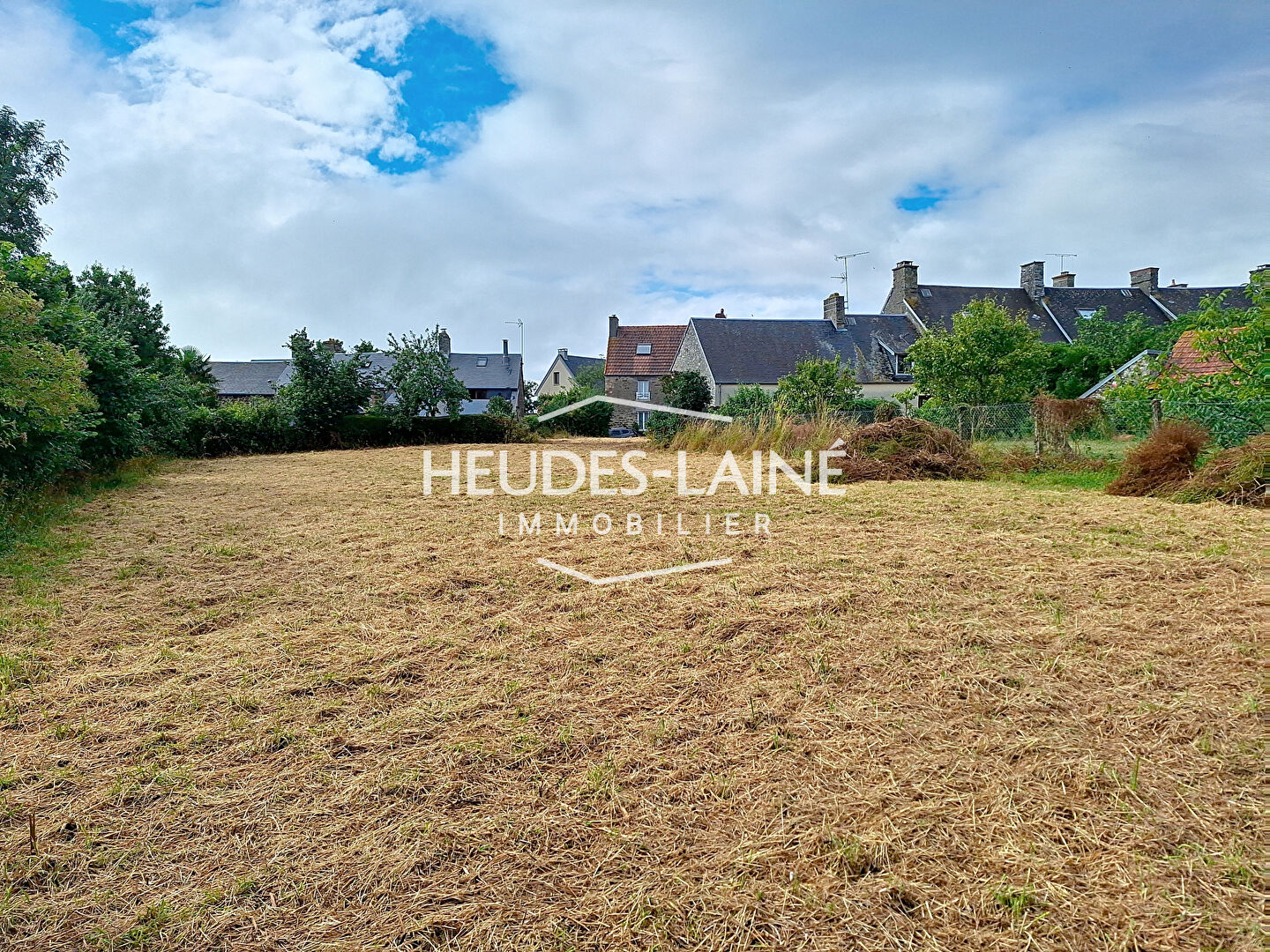 Terrain constructible -  baie du Mont St Michel à pied - 1021 m²  ST LEONARD - 50300 VAINS