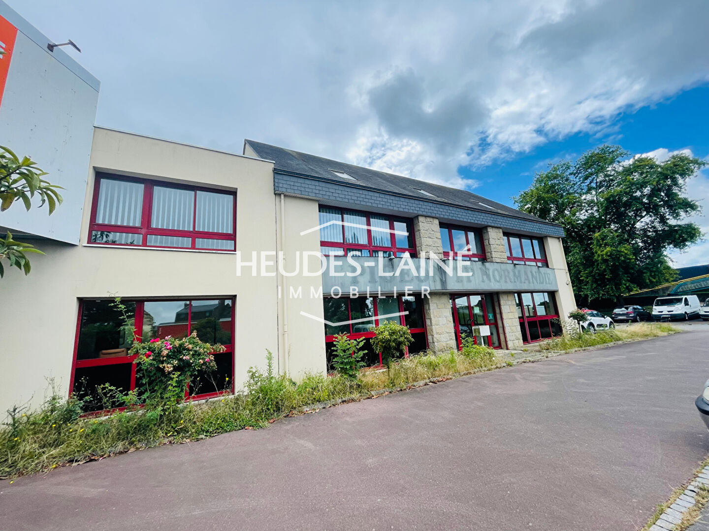 A LOUER : AVRANCHES - LOCAL COMMERCIAL - 570 M²