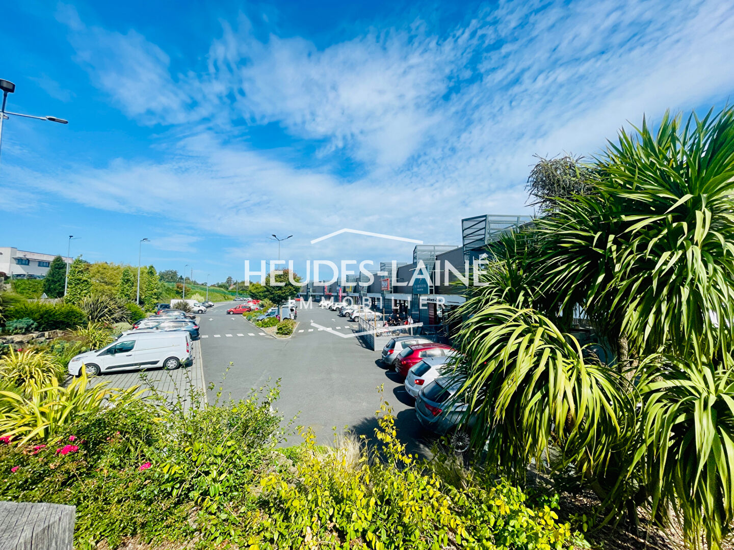 Photo A LOUER : AVRANCHES  - LOCAL COMMERCIAL 400 M² ENVIRON image 2/2