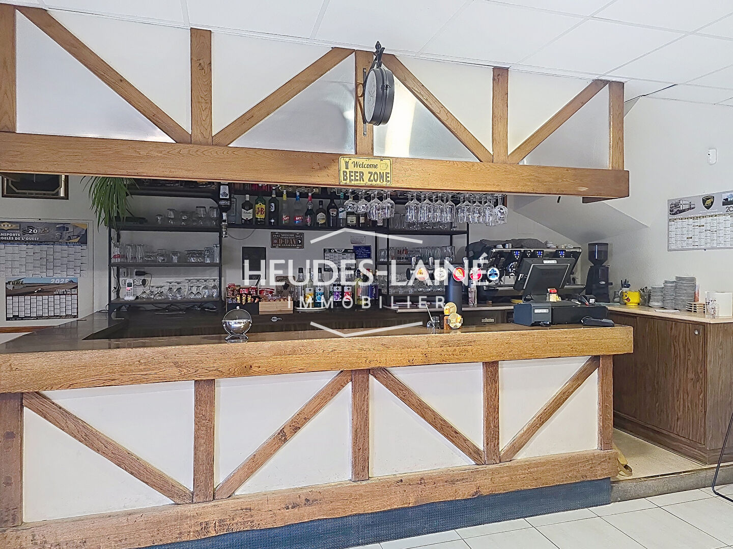 Photo Fonds de commerce & murs commerciaux avec logement et terrain - Axe passant image 3/6