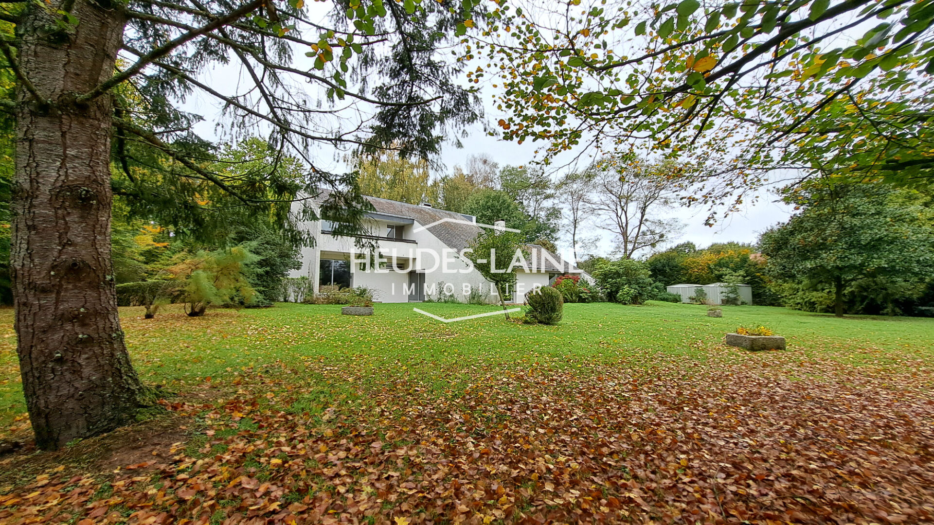 SAINT-PAIR-SUR-MER - Maison d'architecte sur magnifique parc arboré à vendre - 50380