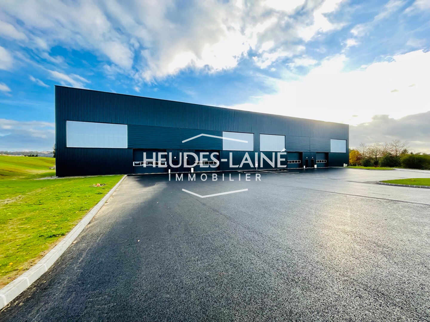 A LOUER : TIREPIED SUR SEE - LOCAL COMMERCIAL 250 M² ENVIRON