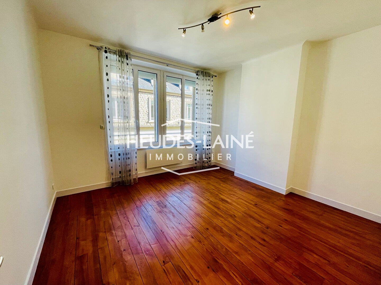 Photo A LOUER : AVRANCHES - APPARTEMENT F.2 - NON MEUBLE image 3/6