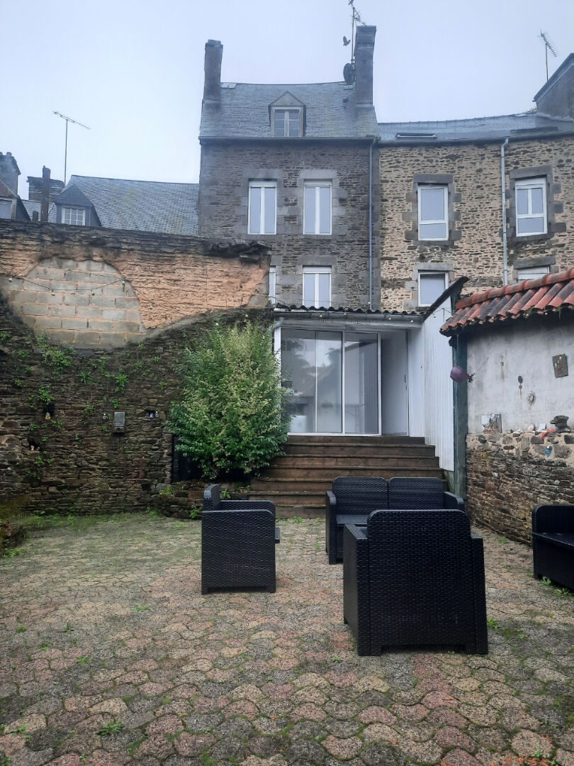 Immeuble de rapport ou habitation principale avec location.