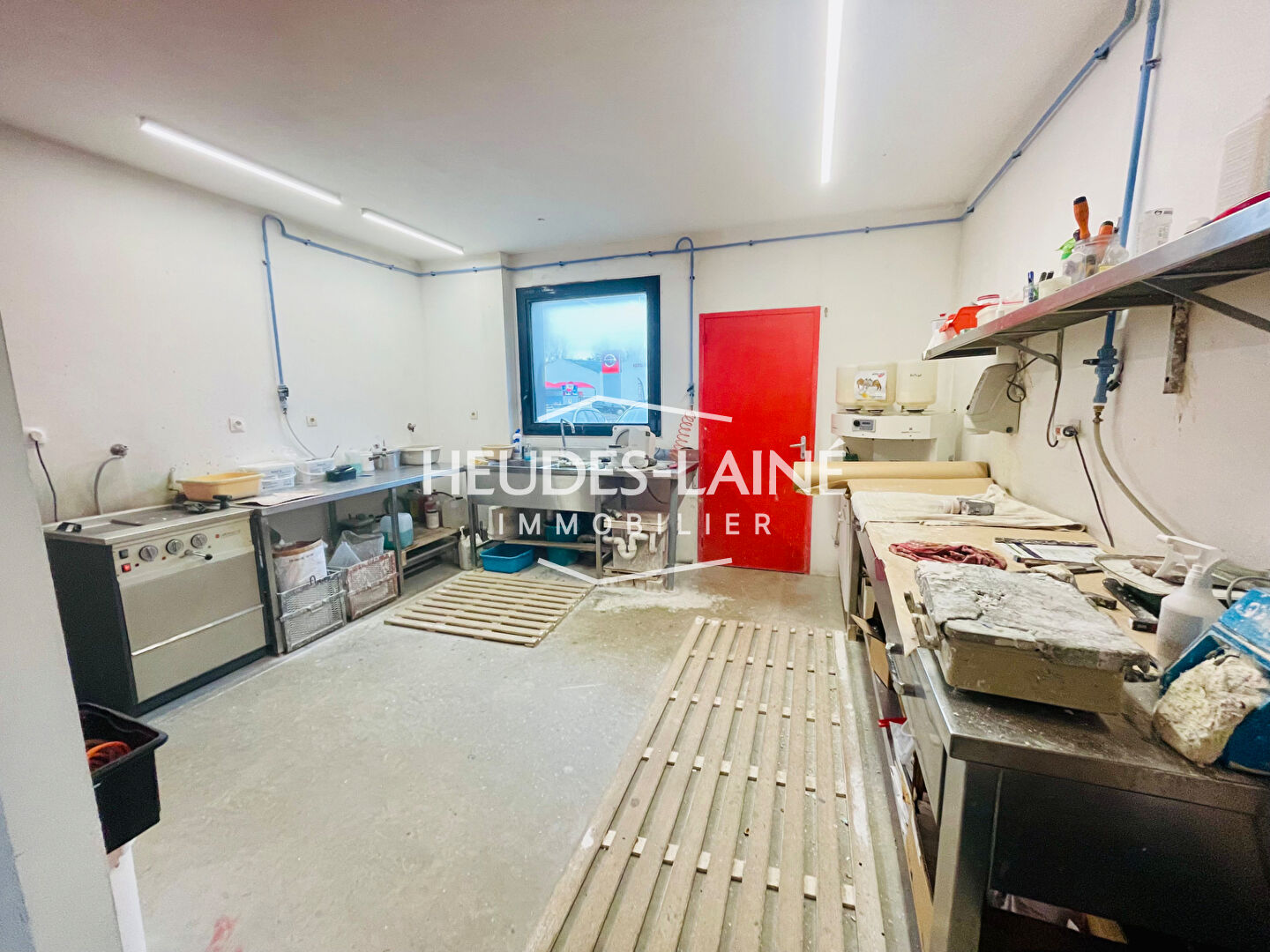 Photo A LOUER : LE VAL SAINT PERE - LOCAL COMMERCIAL - 210 m² environ image 6/6