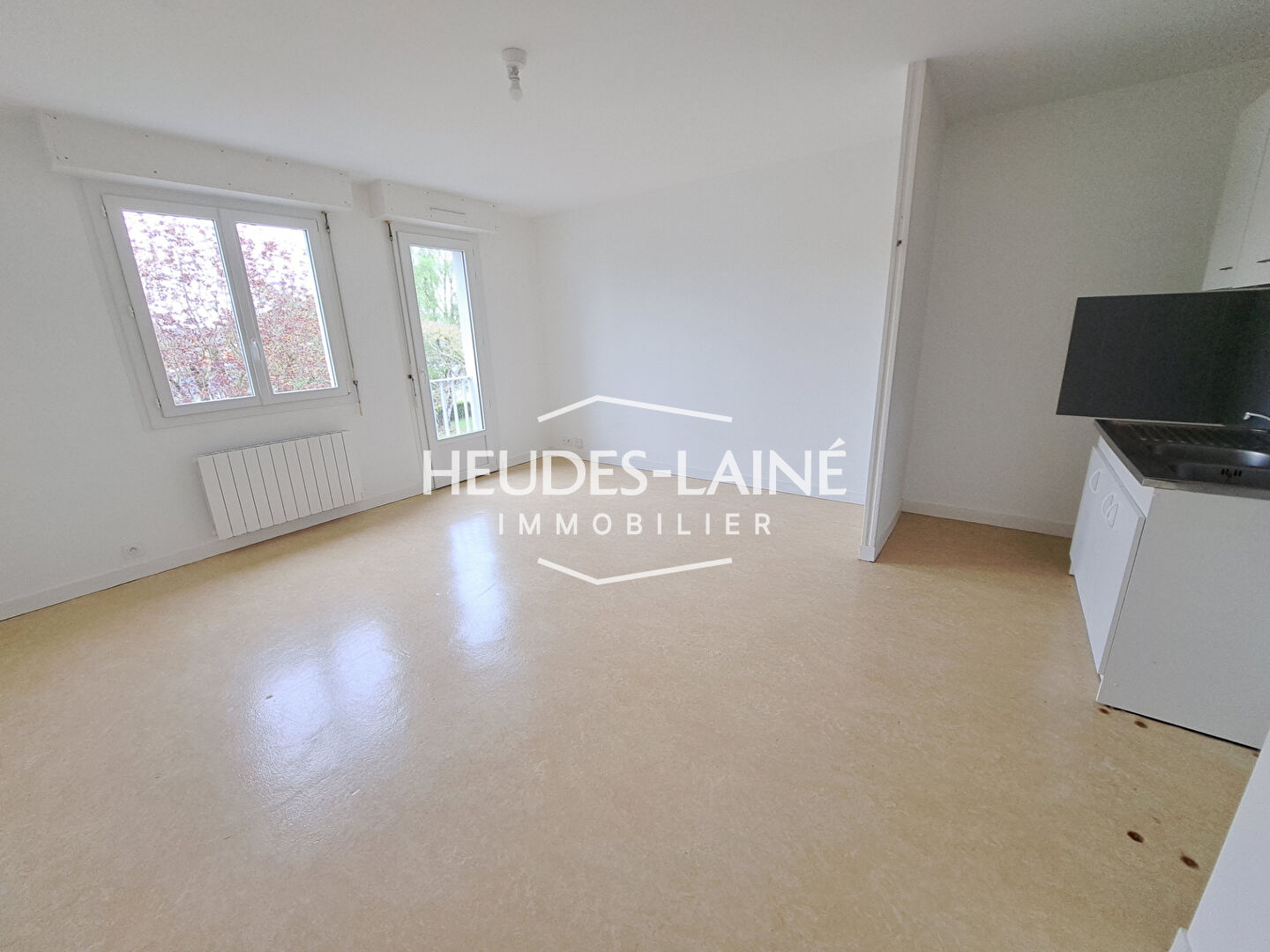 Agence immobilière de 
 Heudes-Laine Immobilier - HEUDES-LAINE IMMOBILIER 
