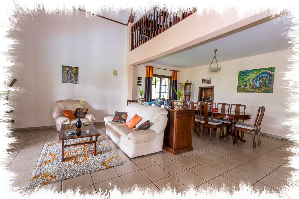 EXCLUSIVITÉ JPI SAINTE CLOTILDE Clinique Villa F7 de 277 m² (SU) avec