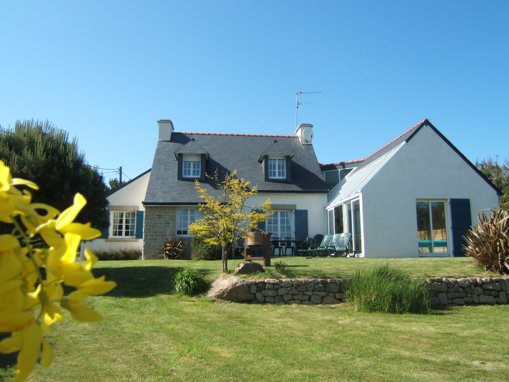 MAISON VUE MER PROCHE COTE ET PORT A VENDRE A MOELAN SUR MER REF. 954