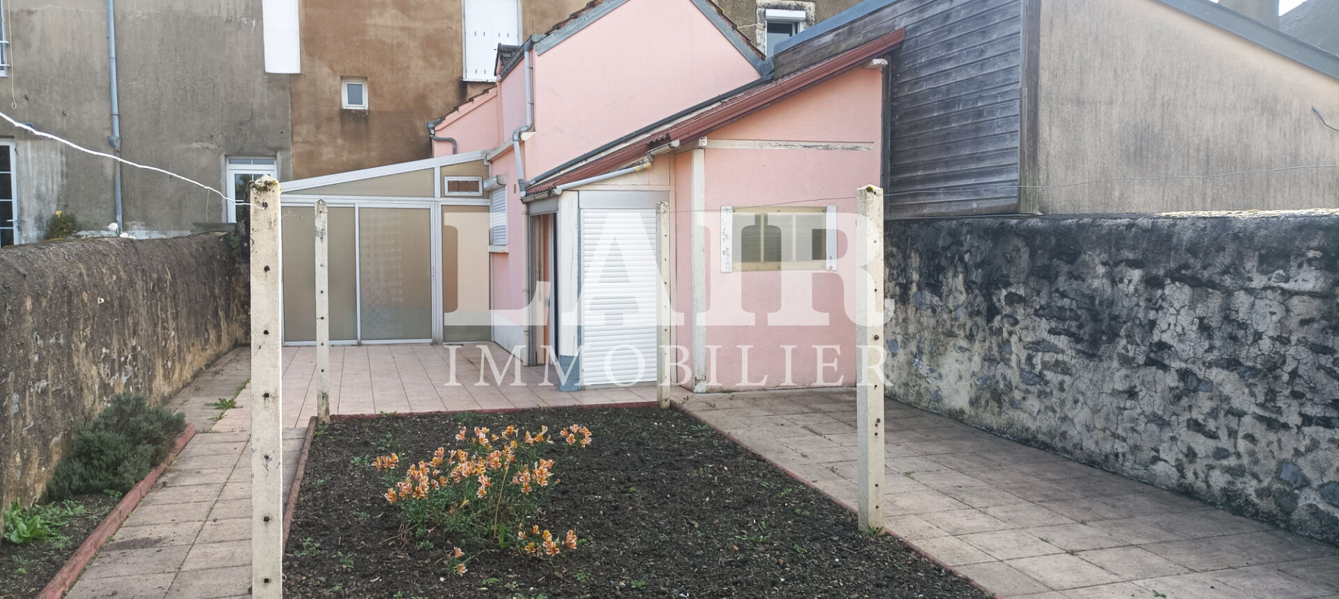 Maison de centre ville avec jardin réf: F 15334