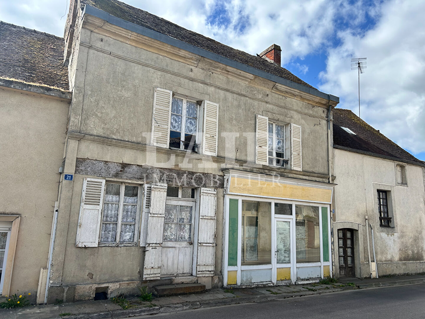 Ancienne école à restaurer secteur BOUCE - Réf T15103