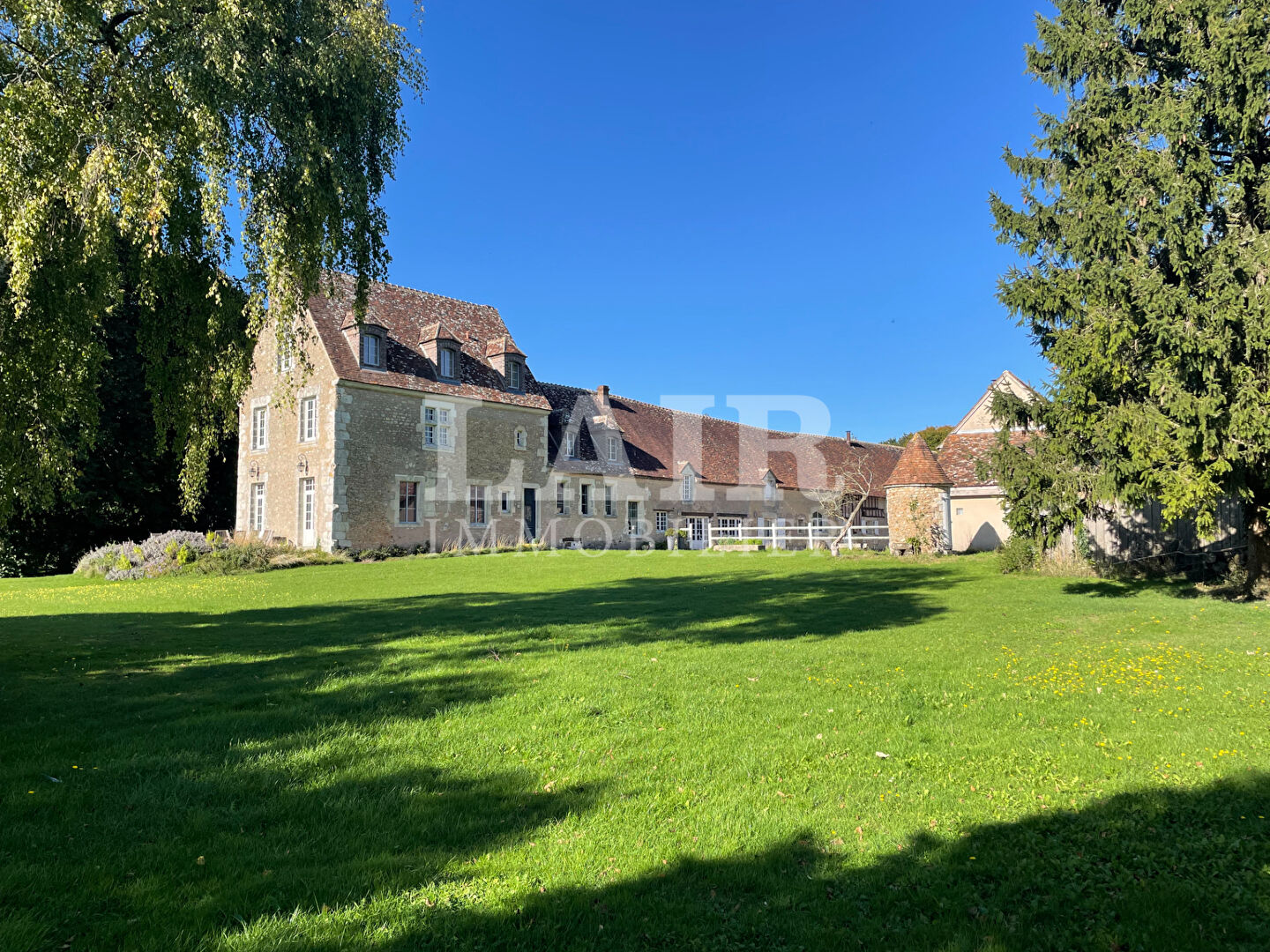 Manoir du XVIé restauré sur les collines du Perche, réf B14204
