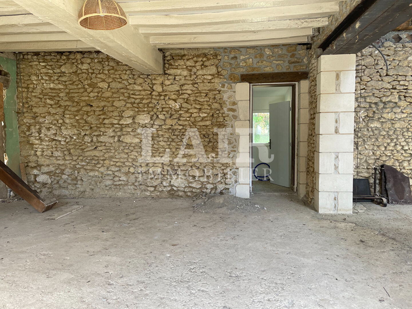 Ensemble à vendre avec une piscine au calme, réf B14992