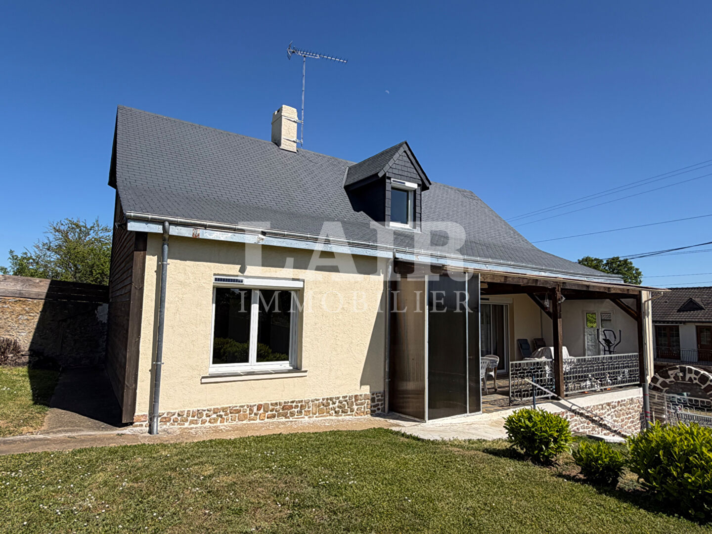 Pavillon de plain-pied, 4 chambres et sous-sol complet - Réf F15158