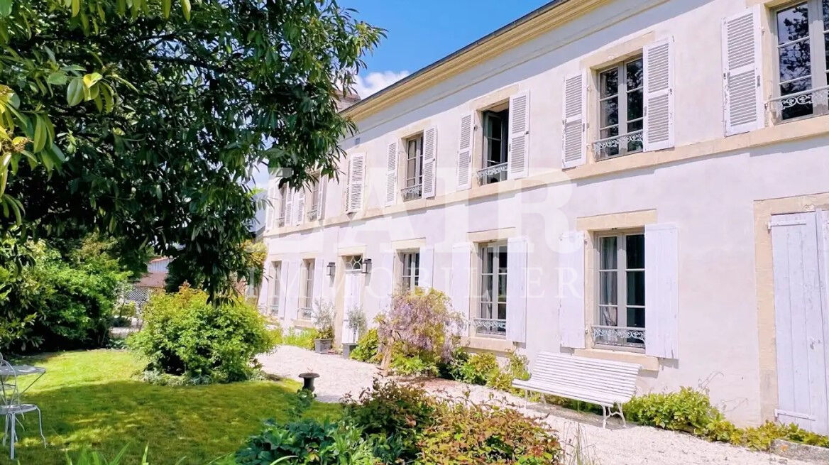 Demeure de prestige à proximité du Mêle Sur Sarthe - Ref.L15365