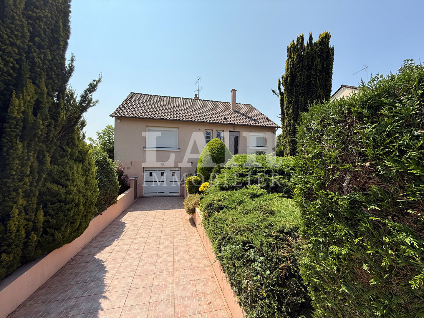 Maison 3 chambres avec sous-sol complet et jardin à Saint-Aubin-de-Locquenay Réf:15515