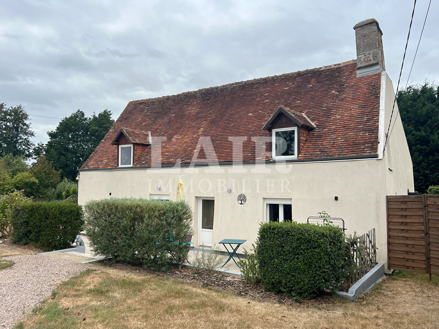 Maison colombage, 5 minutes de Rânes sur 1984 m² - Réf: E15595