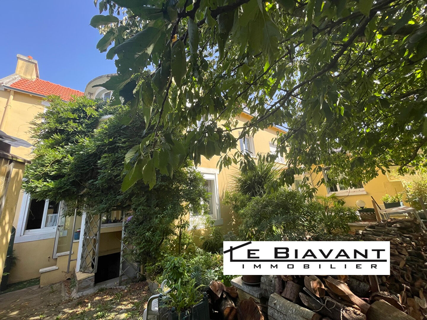 CONCARNEAU, maison atypique des années 30 de 175 m² avec jardin garage et atelier