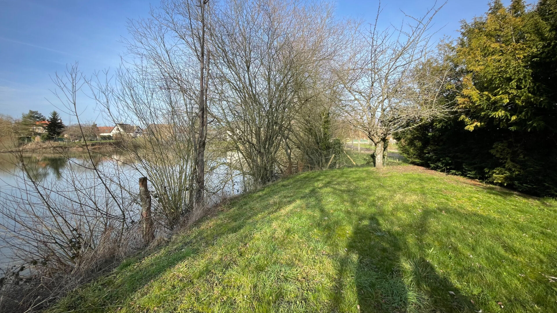 Photo Bel Etang à Courville Sur Eure image 4/6