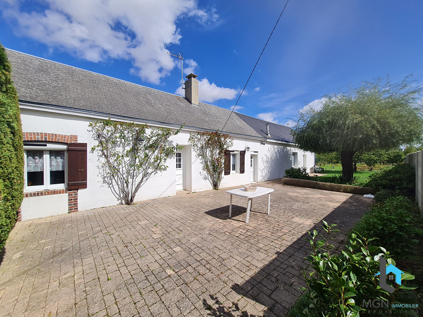 A VENDRE LONGERE 97 M²