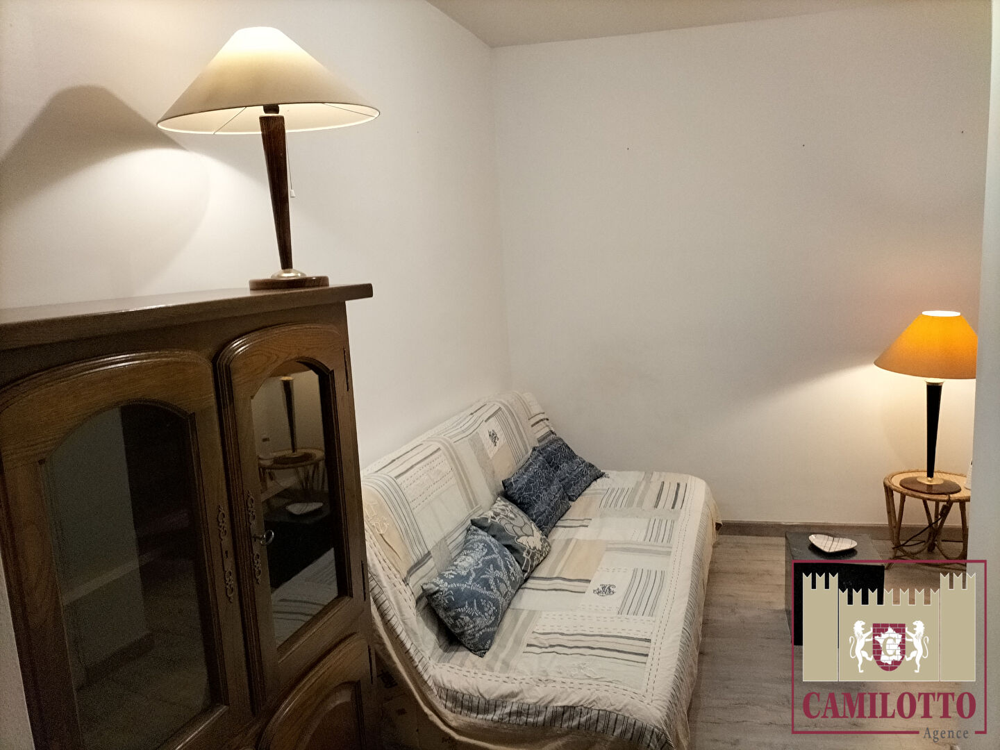 Photo NOGENT LE ROI APPARTEMENT F2 EN CENTRE VILLE image 2/6